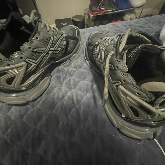 Grey and black Balenciaga runner - Picture 2 of 3